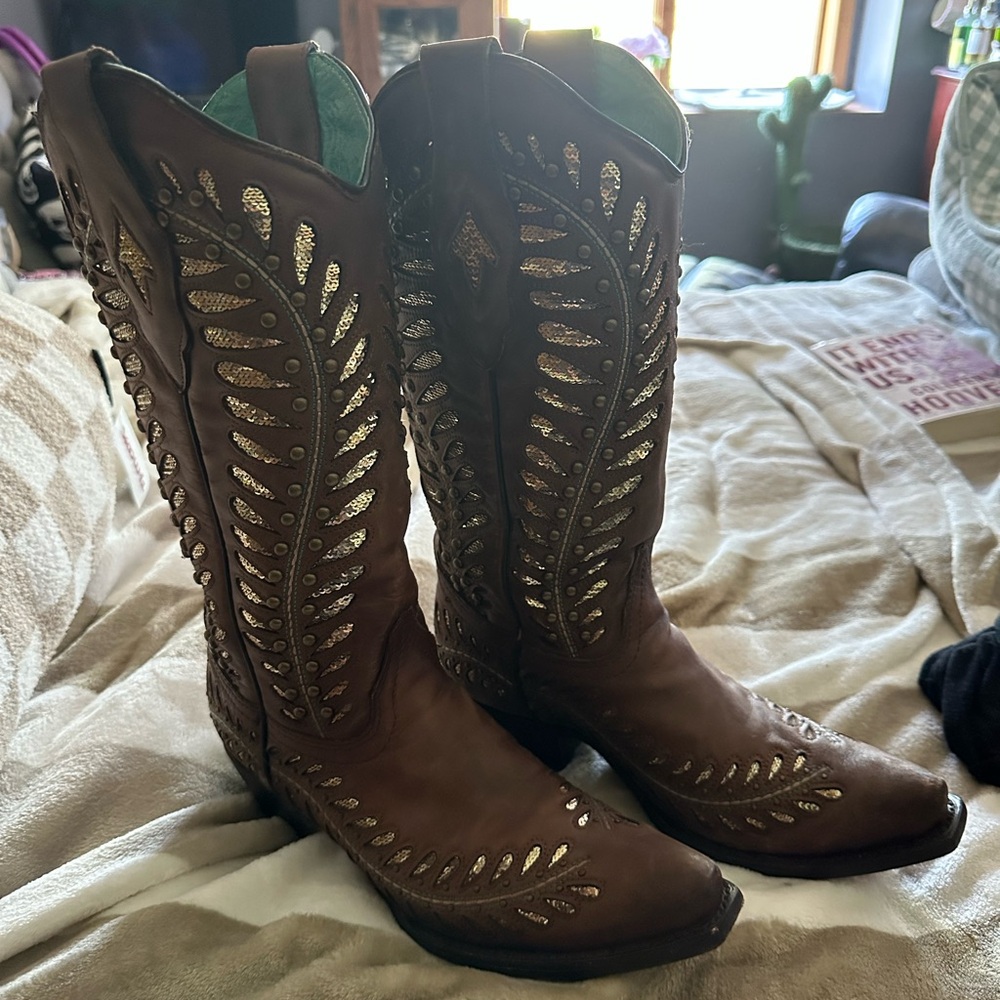 CORRAL WOMEN'S TAN (Gold) INLAY WESTERN BOOTS SNIP TOE